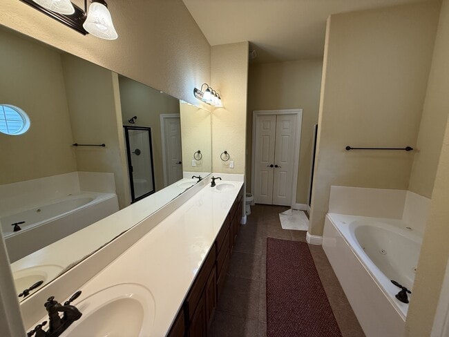 Building Photo - 1318 Emily Ln