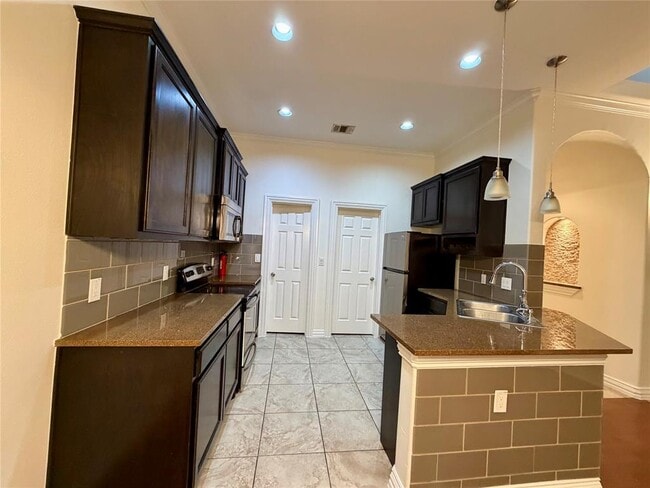 Building Photo - 398 Mesa Dr