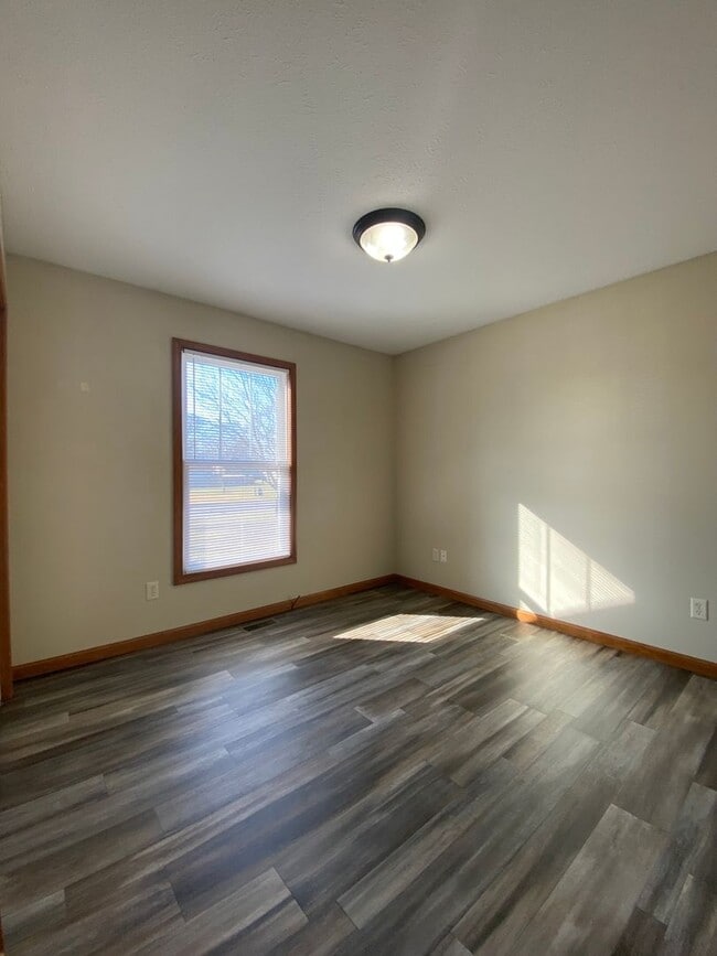 Building Photo - 3 Bedroom Home in Jimtown Schools!