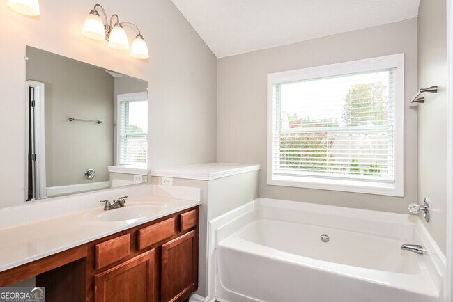 Building Photo - 231 Winterbury Dr