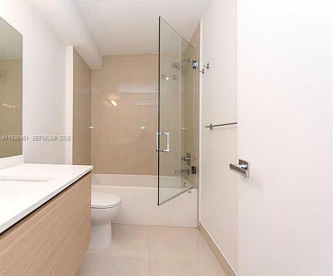 Building Photo - 600 NE 27th St