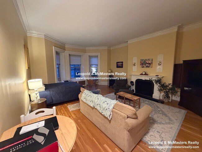 Building Photo - 169 Beacon St