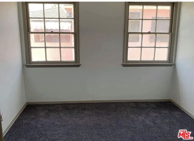 Building Photo - 5913 Overhill Dr