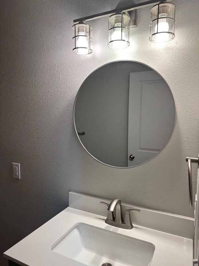 Building Photo - Sign new lease for February and save 1/2 a...