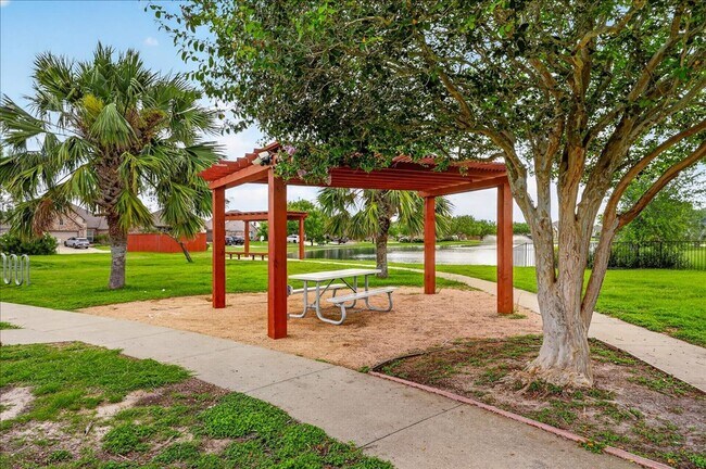 Building Photo - 7938 Rancho Vista Blvd E