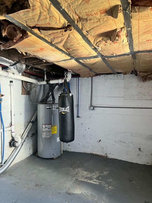 Building Photo - Beautifully renovated home in the desired Rivermont area!