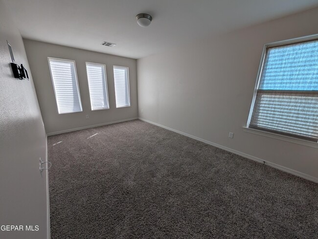 Building Photo - 517 La Entrada Cir