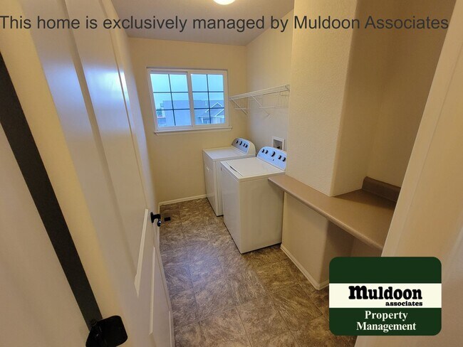 Building Photo - ? Bright & Spacious 3-Bedroom Home w/ 3-Car Garage