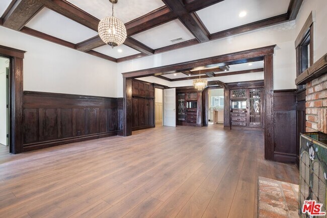 Building Photo - 2180 W 31st St