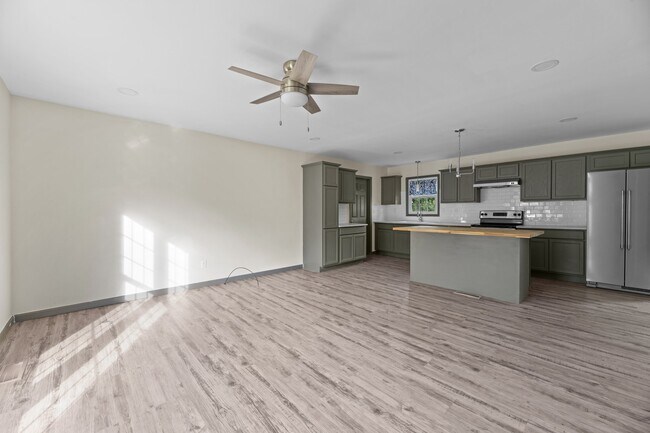 Building Photo - 116 Shepard St