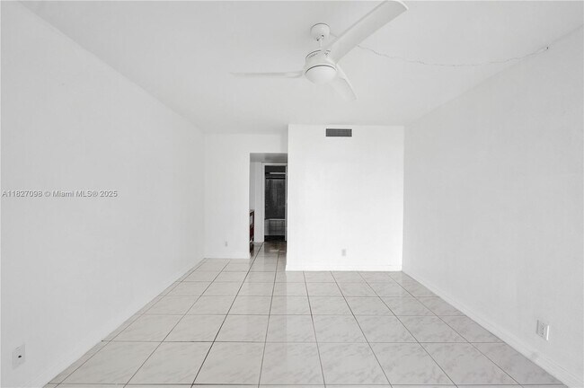 Building Photo - 20335 W Country Club Dr