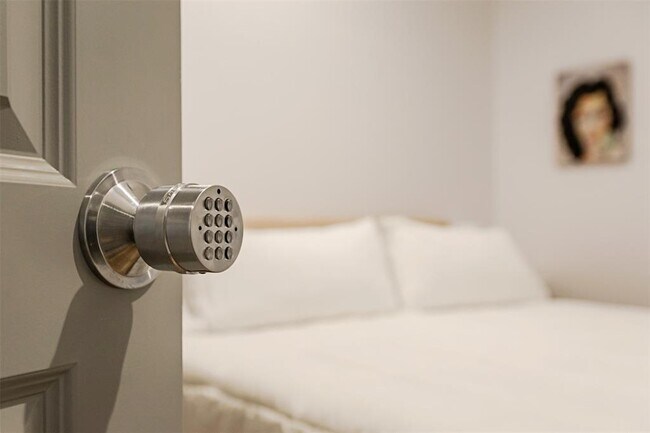 Building Photo - 4303 Chester St