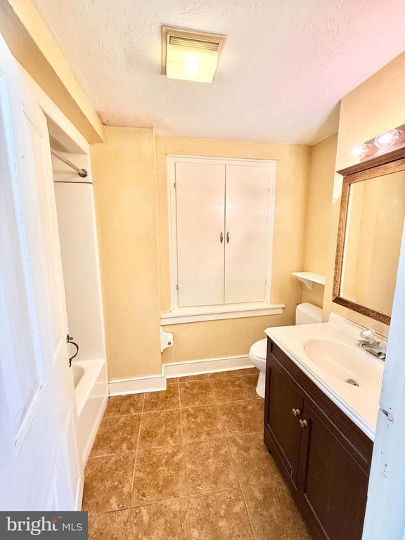 Building Photo - 149 Main St