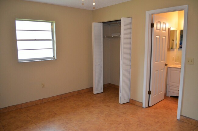 Building Photo - Beautiful Home in a Great Neighborhood!