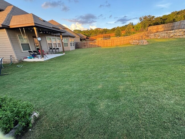 Building Photo - Nestled in the highly sought-after Scenic ...