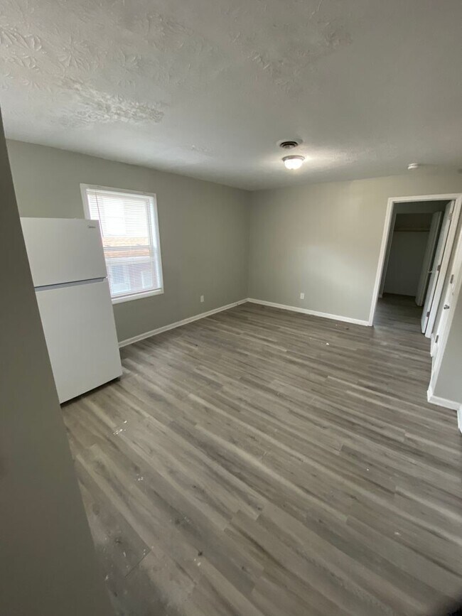Building Photo - 150 Landings Dr