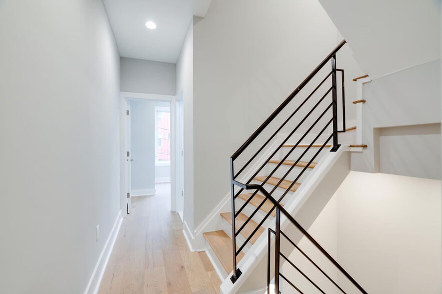 Building Photo - Spacious 3BR Home with Finished Basement & Roof Deck