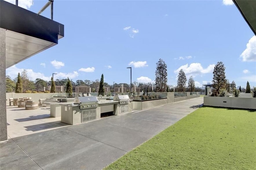 Building Photo - 2425 Peachtree Rd NE