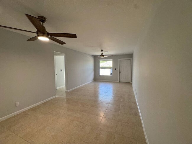 Building Photo - 1762 Service Rd