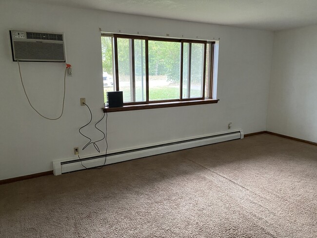 Building Photo - 1321 Division St