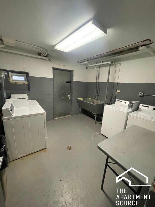 Building Photo - 1408 W Juneway Terrace