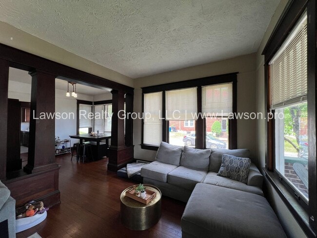 Building Photo - Beautiful House, Close to the Greenway and...