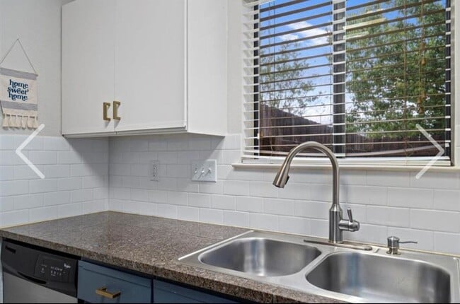 Building Photo - Updated 3-Bed Townhome Oasis in Copperfield | Greenbelt Views, Granite Kitchen & Move-In Ready!
