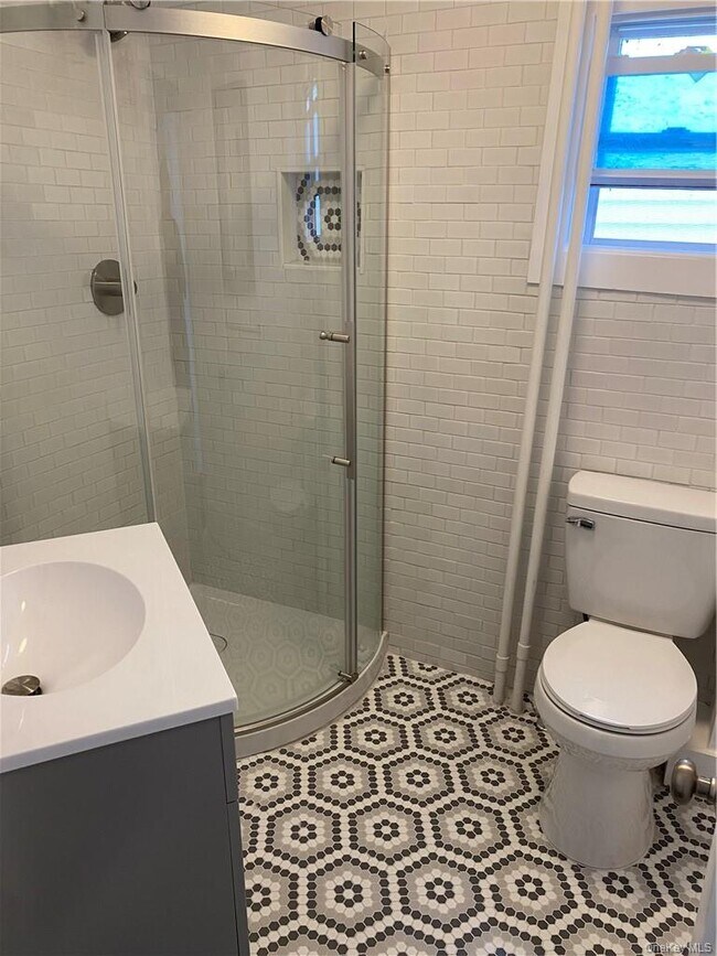 Building Photo - 593 Piermont Ave