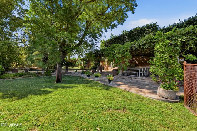 Building Photo - 6112 E Mockingbird Ln