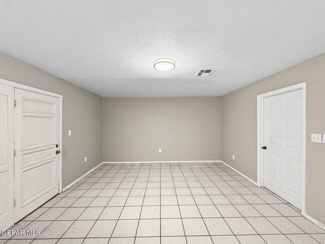 Building Photo - 106 Maple Ct