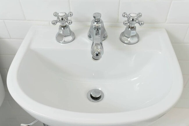 Building Photo - Updated 1 Bed 1 Bath in the Heart of Echo Park - Parking, laundry and great views!