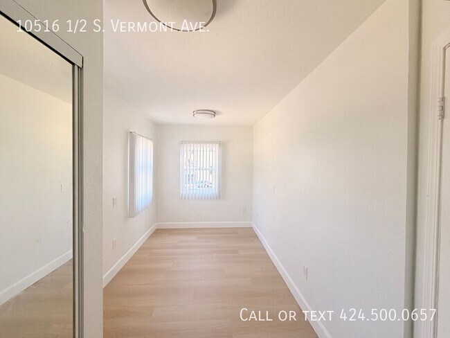 Building Photo - 10516 1/2 S. Vermont Ave.-