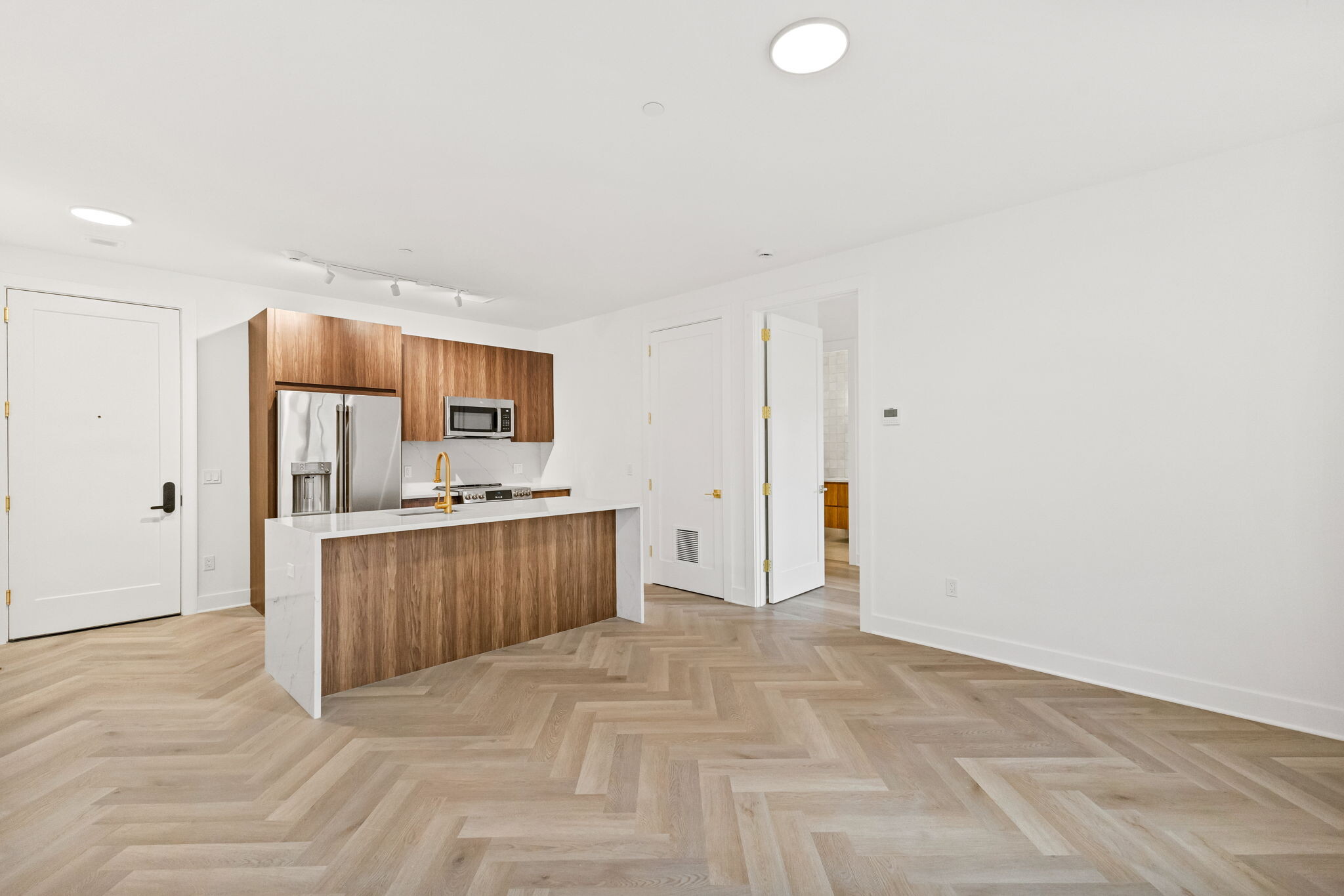 Building Photo - 100 E Putnam Ave