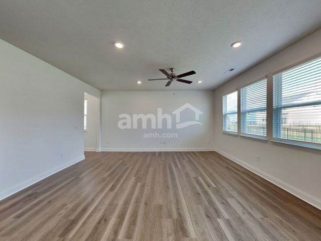Building Photo - 300 Pne Hl Ct