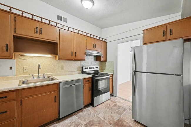 Building Photo - 2423 Sonora St