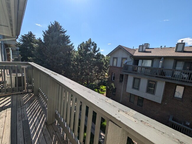 Building Photo - "Charming 2-Bed, 2-Bath Condo in Englewood...