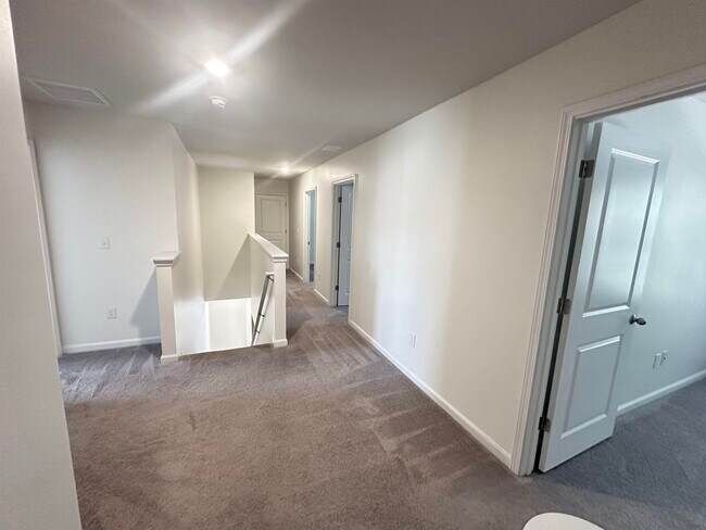 Building Photo - 340 Emery Oak Dr