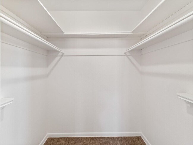 Building Photo - Spacious 4-Bed, 2-Bath Home | Large Backyard| Quick Access to Highway 528 and Other Routes| Pre-L...