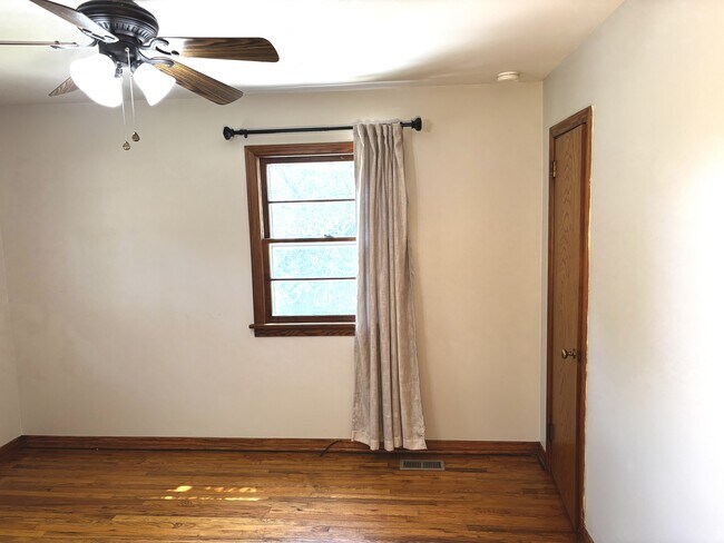 Building Photo - 4106 Woodlawn Pike