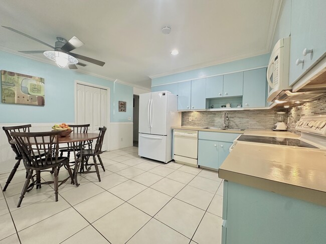 Building Photo - 13619 57th Pl N