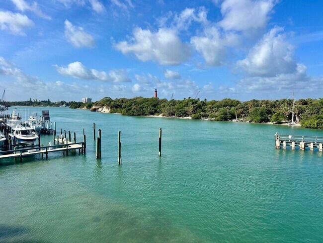Building Photo - 331 Tequesta Dr