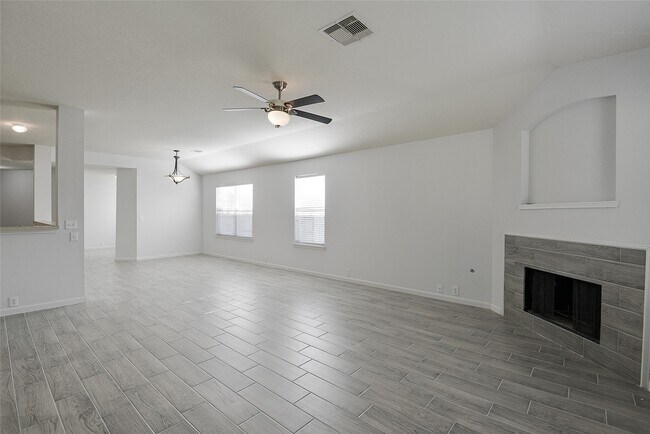 Building Photo - 2825 Woodspring Forest Dr