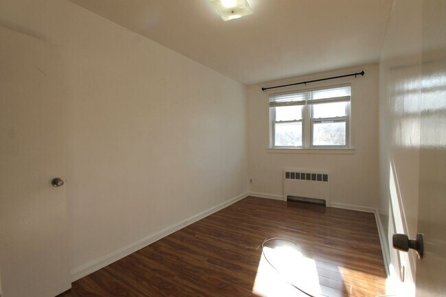 Building Photo - 6460 Ardleigh St