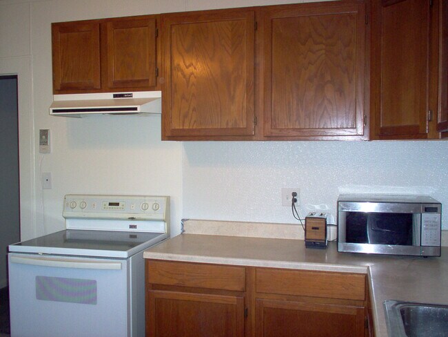 Building Photo - 114 S Smithville Rd