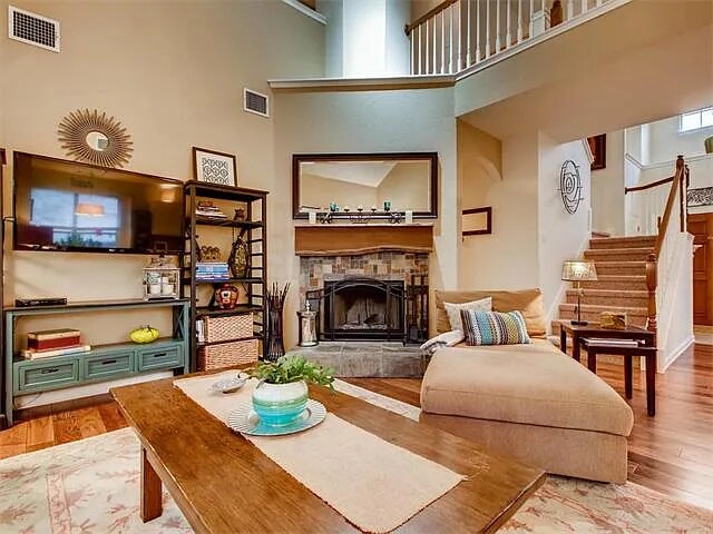 Building Photo - 2221 Speidel Dr