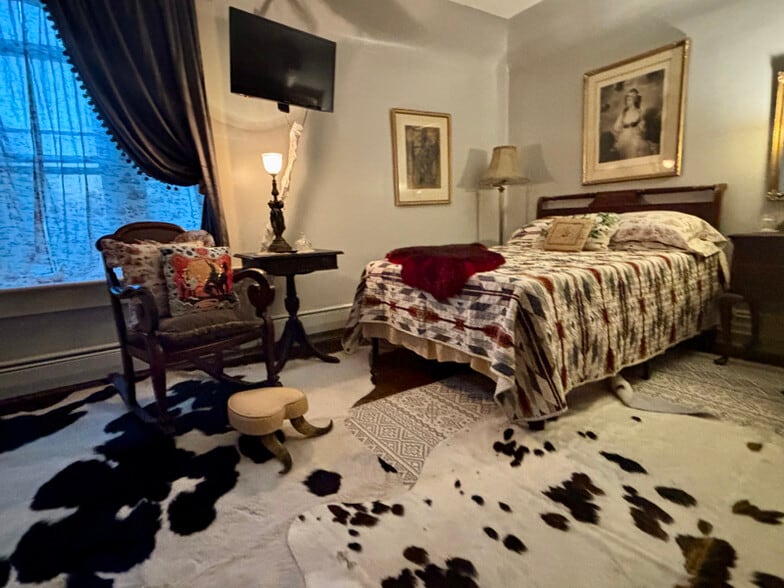 Building Photo - 425 S Washington St