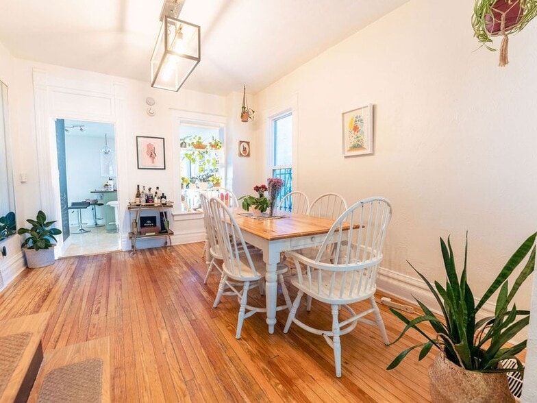 Building Photo - 30 Fox St