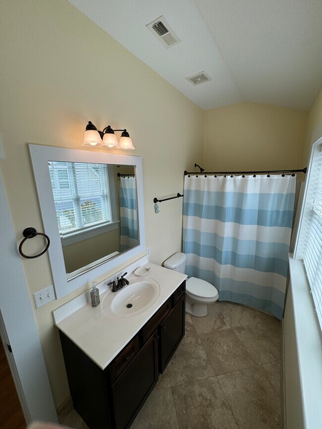Building Photo - 819 Meadowsweet Ln
