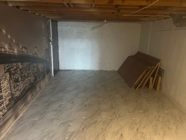 Building Photo - 3 bedroom 1.5 bath now available in the Wo...