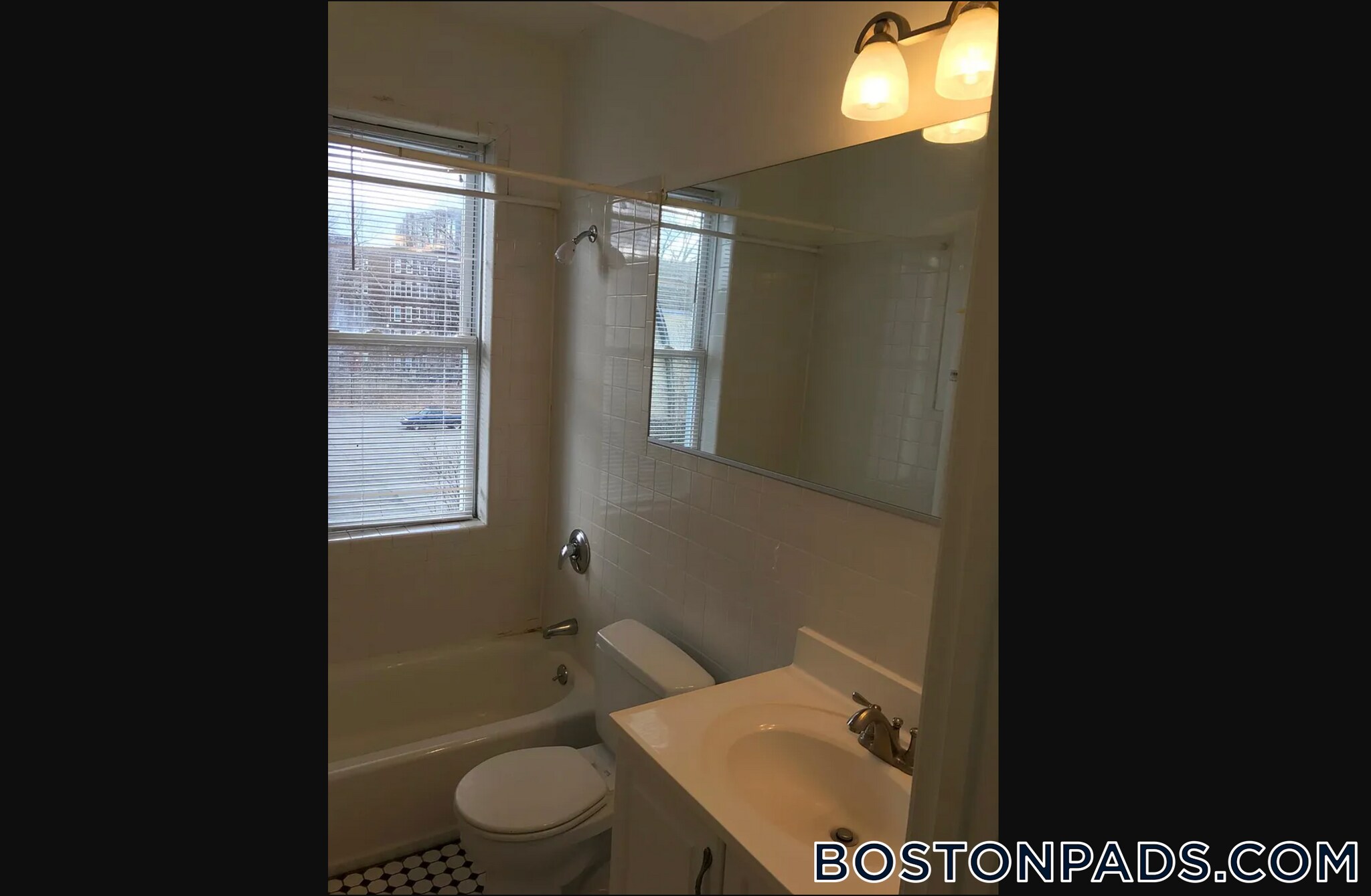 Building Photo - 151 Park Dr